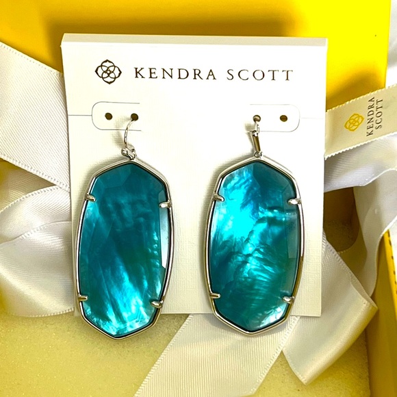 NWT Rare & Retired Kendra Scott Danielle Earrings Peacock Blue Illusion Silver π - Picture 9 of 10